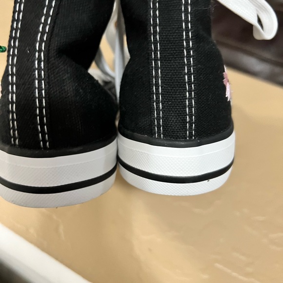 Gently used Womens high top shoes - Picture 4 of 6